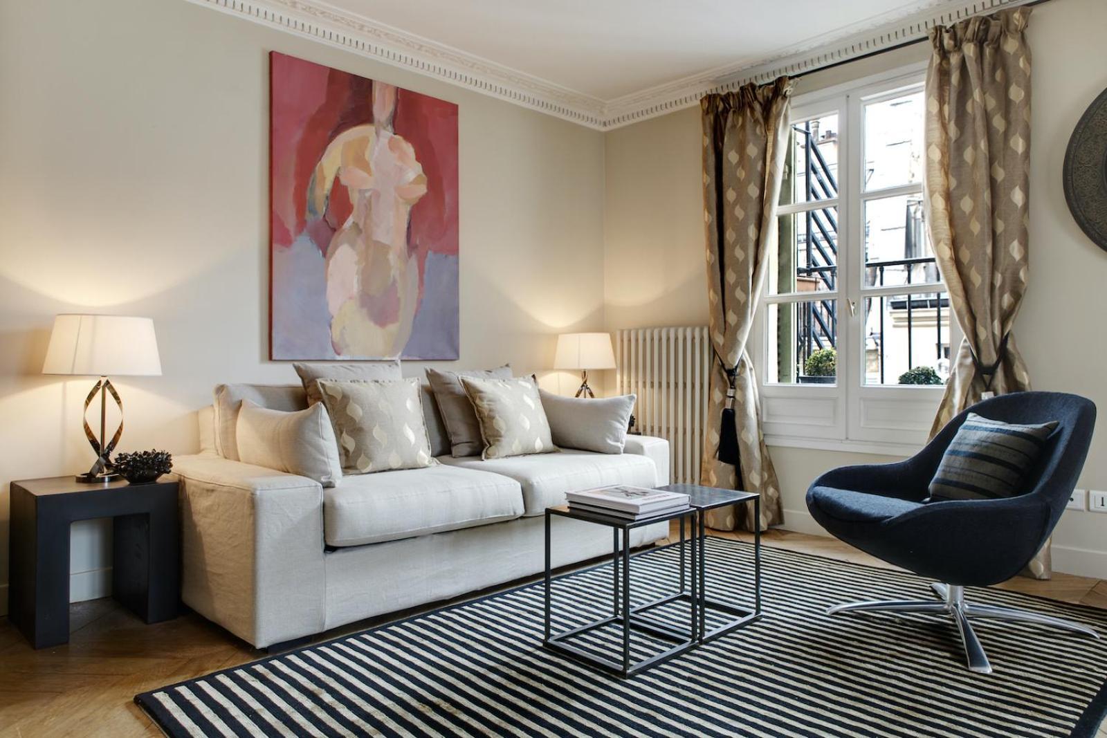 Louvre Elegant Apartment Paris